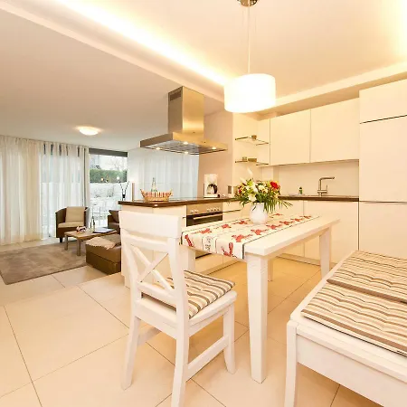 Julius Apartment *