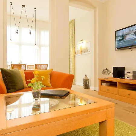 Julius Apartment *