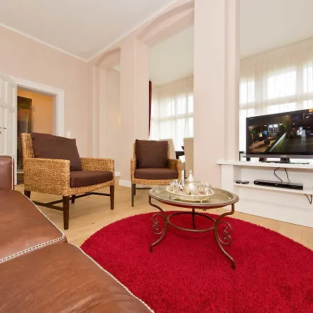 Julius Apartment *