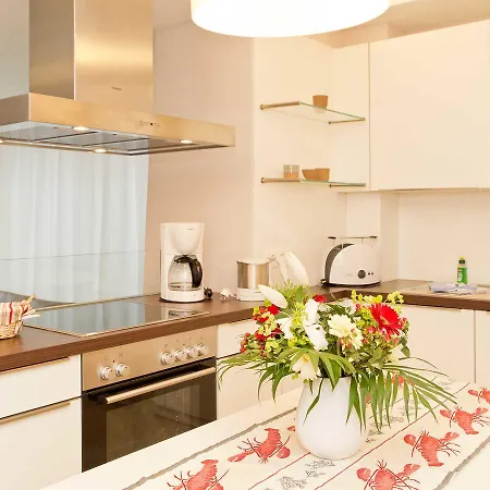 Julius Apartment *