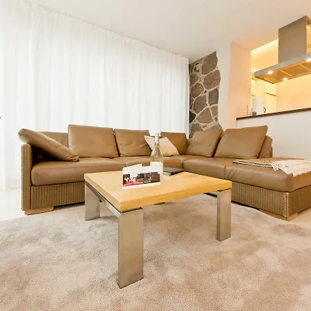 Julius Apartment *