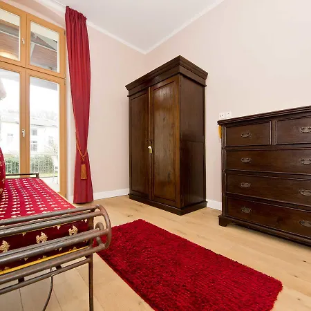 Julius Apartment *