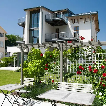 Julius Apartment *
