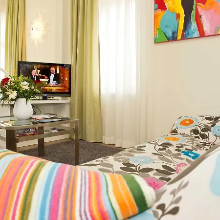 Julius Apartment *